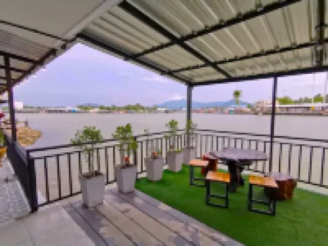 Chaiyai River Front Hotel Hotels near Wat Chedi (Ai Khai)