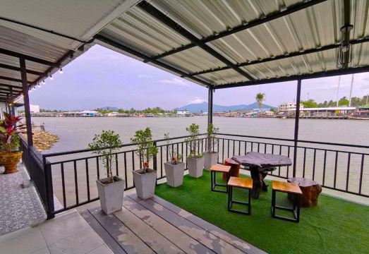 3. 차이야이 리버 ..