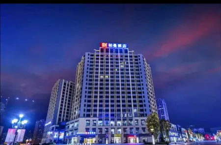 Outside the dust, there is no two city sky homestays Отели рядом с достопримечательностью «Qijiang Farmer Print Academy»