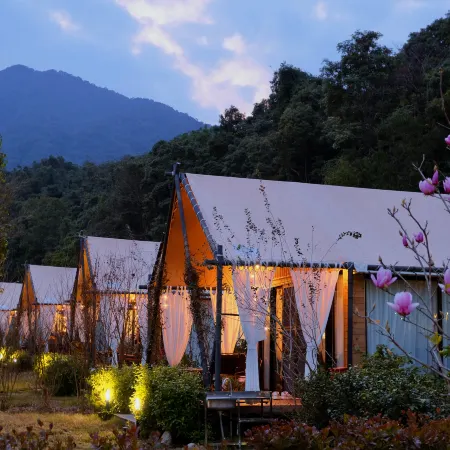 LUYINSANQIU GLAMPING RESORT