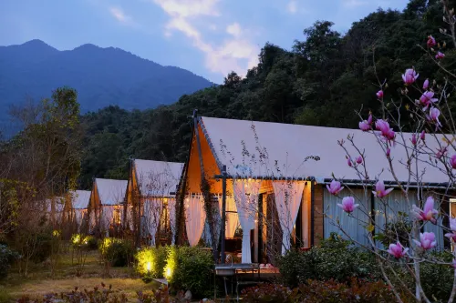 LUYINSANQIU GLAMPING RESORT
