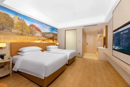 Vienna Hotel (Tianjin National Convention and Exhibition Center Avenue of Stars) Отели рядом с достопримечательностью «Tianjin Occupation Skill Public Training Center Gymnasium»