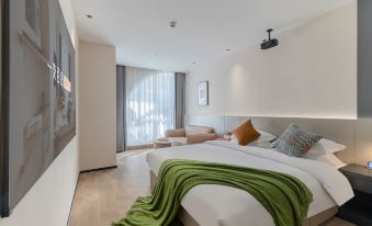 Lily Smart Hotel (Swan Lake Wanda Branch)