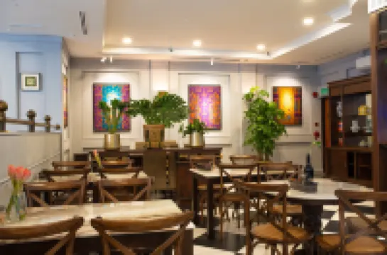 โรงแรมซัมเมอร์เซ็ท