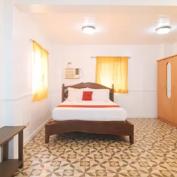 RedDoorz @ Moss Hotel Guevarra Dasmarinas