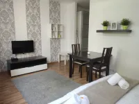 Corvin Center Suites - พร้อมระเบียง