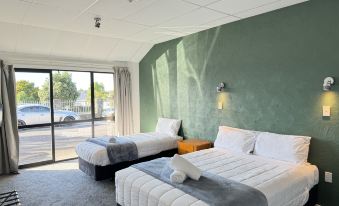 Oakwood Manor Motor Lodge