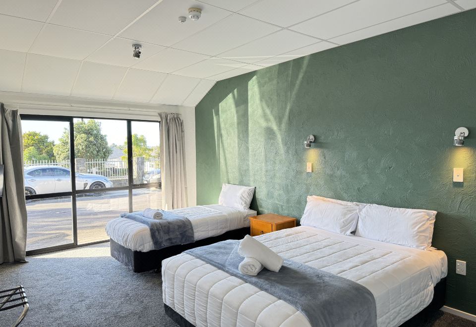 오크우드 매너 모터 로지 전경 또는 주차장