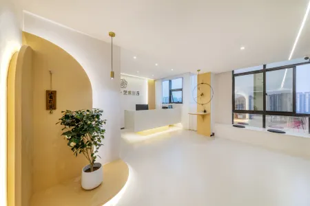 Camellia Art Hotel Отели рядом с достопримечательностью «Guiyang College of Humanities and Technology (University Town Campus)»