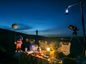 Dunhuang Desert Moon Bay Wild Luxury Desert Camping Starry Sky Hotel