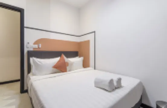 뉴 스위트 레지던스, 엠버시 로우 암팡 주변 호텔