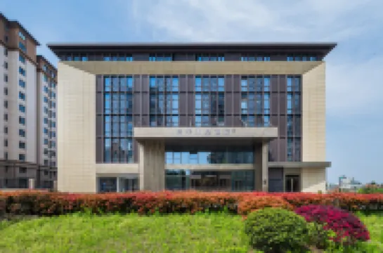 Crystal Orange Yangzhou East Station Grand Canal Hotel berhampiran Jiangsu Automobile Technician Institute