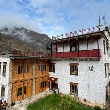Danba Zhuoke · Huan Shan View Parent-Child Family Resort VILLA Mountain Lodge