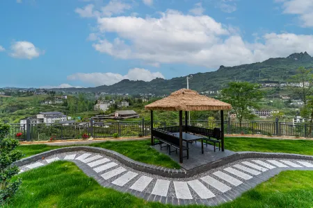 Manshan B&B (Grand Canyon Yunlong Ground Crack Branch) Отели рядом с достопримечательностью «Yizhuxiang Column»