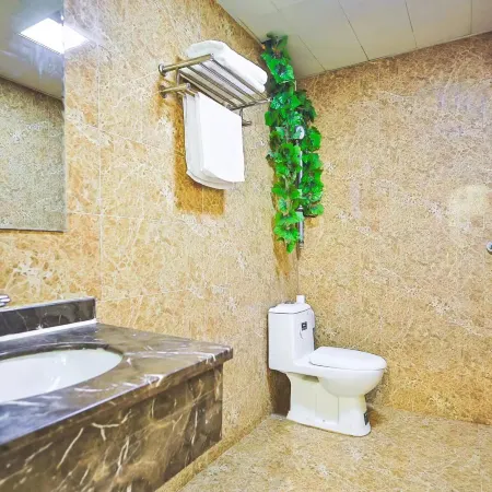 Home Inn Huayi Hotel (Kangping Hanguang Street) Hotel di Kangping
