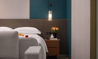 Huizhou Four Seasons Maple Hotel(Huizhou High Speed Rail Station Xinghe Coco Store)