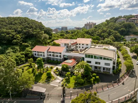 Juchunyuan·Wolong Villa Hotel Отели рядом с достопримечательностью «Dongjiangbin Park»