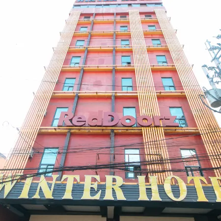 RedDoorz Plus @ Winter Benitez Отели рядом с достопримечательностью «Колизей Аранета»
