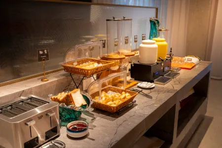 Good Hotel (Nanchang Nanjing East Road) Отели рядом с достопримечательностью «Yuweizhou Park»