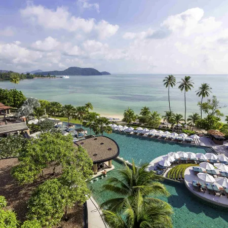 Pullman Phuket Panwa Beach Resort Отели рядом с достопримечательностью «Залив Макхам»