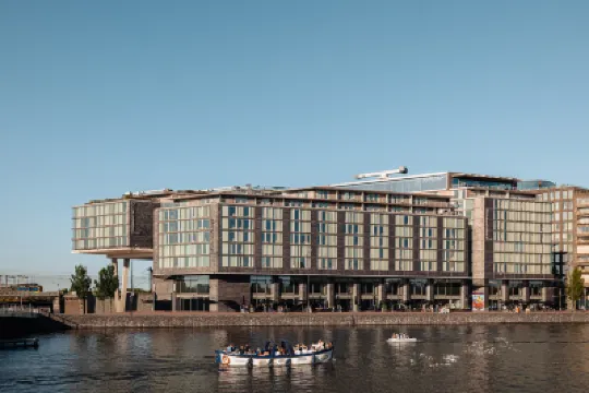 DoubleTree by Hilton Amsterdam Centraal Station Hotels near Red Light District Amsterdam Centrum