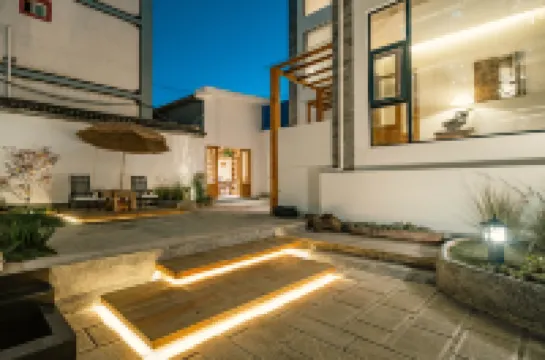 Perched Mountain Homestay Hotels near The Chongsheng Temple And The Three-Pagoda Culture Tourist Area