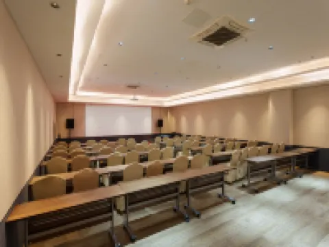 Elong ME Hotel (Jinan Daminghuzhan Huangtai Huanqiu Jiaju)