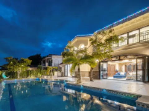 Sun Moon Beach swimming pool courtyard (Shek Mui Wan Shop) โรงแรมในว่านหนิง