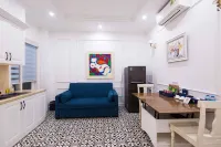 Luxe Paradise Suites Dich Vong Hau 鄰近VNU University of Engineering and Technology的酒店