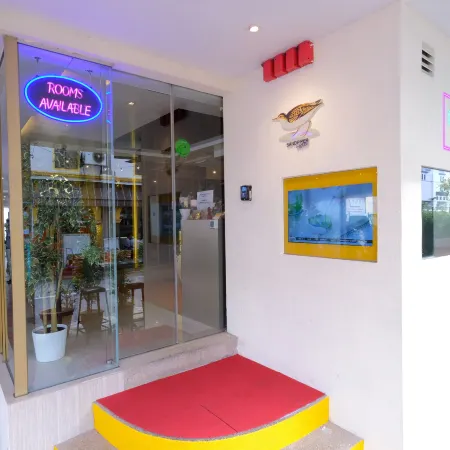 Sandpiper Hotel Отели рядом с достопримечательностью «Рынок «Бугис-стрит»»