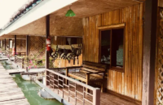 แพไพรวัลย์ โรงแรมใกล้เขื่อนเชี่ยวหลาน