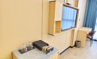 Fangchenggang Luming Homestay (Taohuawan Plaza)