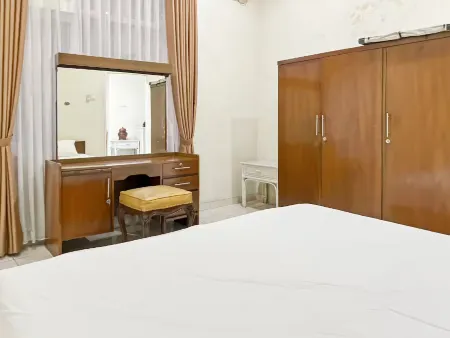 Large Villa 3BR Cieumbuleuit near PVJ & Cihamplas Отели в г. Cidadap