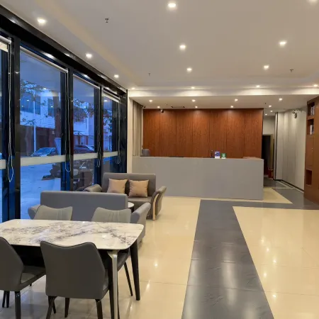 Hengxian Huashi Baijie Hotel
