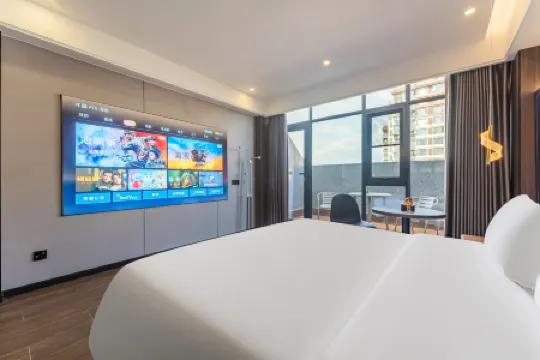 V8 plus Huanlin Hotel (Wanning High-speed Railway Station Branch)