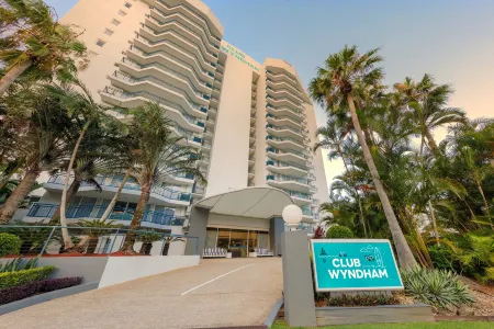 Club Wyndham Kirra Beach Отели рядом с достопримечательностью «Пойнт Дангер»