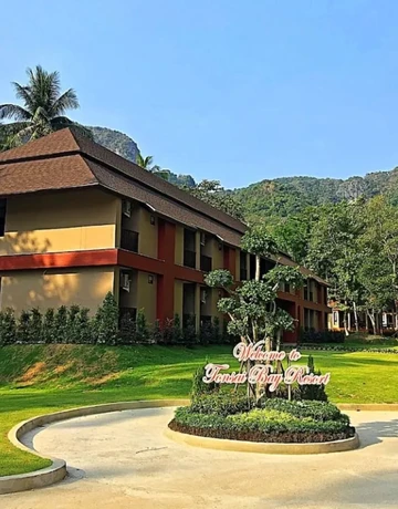 รูปภาพของต้นไทร เบย์ รีสอร์ท