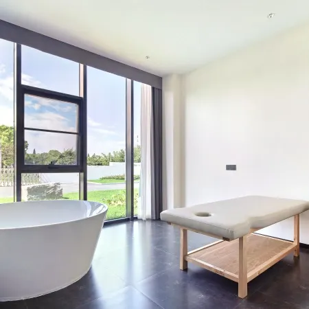 Yangzhou Fengyin wutong Holiday Hotel