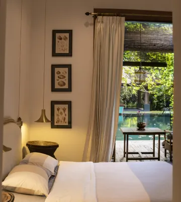 ห้องเชลล์ พร้อมอ่างน้ำร้อน วิวสระว่ายน้ำ