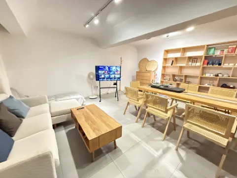 Haikou Occasional Empty Mountain Homestay (Jinniuling Park Branch) Отели рядом с достопримечательностью «Martyrs' Cemetery»