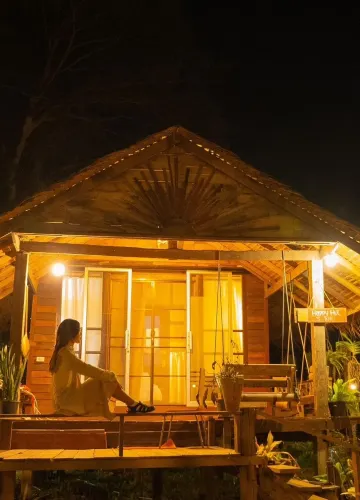 บ้านไม้ริมน้ำ