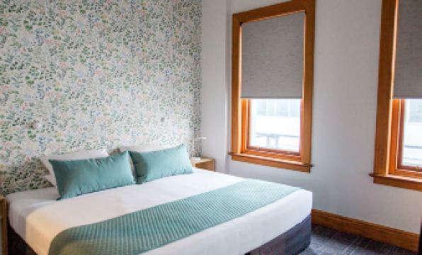 The Cambridge Hotel & Backpackers