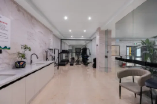 YiBon International Hotel (Hebi City Government Century Plaza Branch)