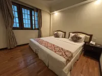 Royal Golden View Hotel Hotel di Dagon Myothit