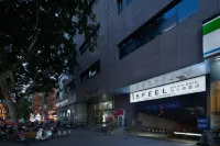 SFEEL Designer Hotel (Chengdu Taikoo Li Wangfujing  Road Branch) - parking