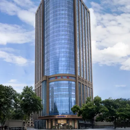 Days Hotel & Suites China Town（Wuyi Square，Changsha Railway Station） Отели рядом с достопримечательностью «Железнодорожная станция Чанша»