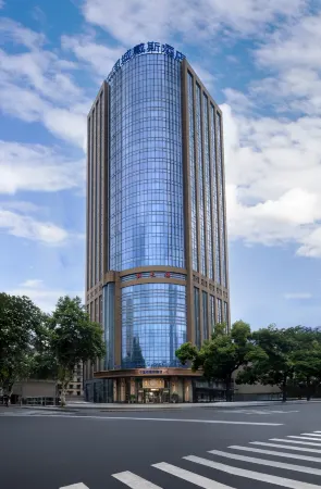 Days Hotel & Suites China Town（Wuyi Square，Changsha Railway Station） Отели рядом с достопримечательностью «Nvzi University Library»