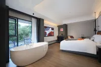Dolanda S Hotel (South Lake Square Branch)