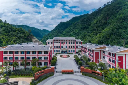 Jianhe Hongcun Hotel Отели в г. Цзянхэ