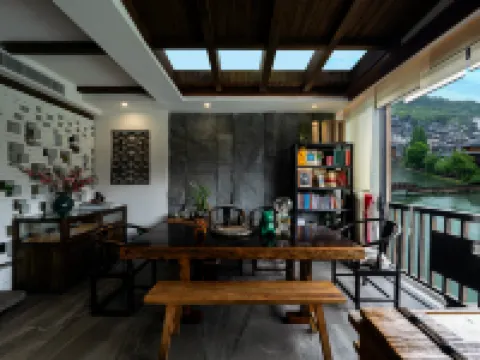 Fenghuang Jinshuian River View Hotel โรงแรมในเฟิ่งหวง